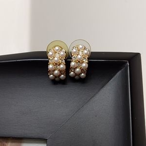 Pretty pearl & gold earrings
